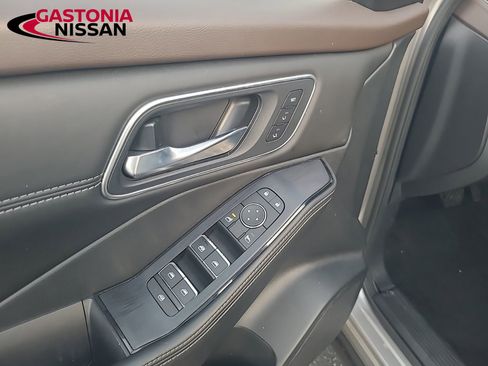 Used 2021 Nissan Rogue SL w/ Premium Package image 29