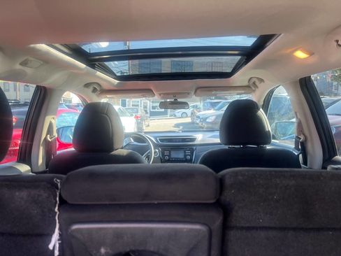 Used 2016 Nissan Rogue SV w/ SV Moonroof Package image 11