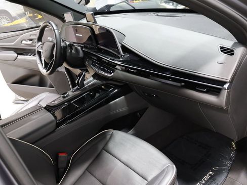 Used 2023 Cadillac Escalade Premium Luxury image 43