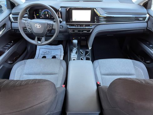 Used 2025 Toyota Camry LE FWD image 23