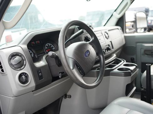 Used 2018 Ford E-450 and Econoline 450 Super Duty RWD image 31