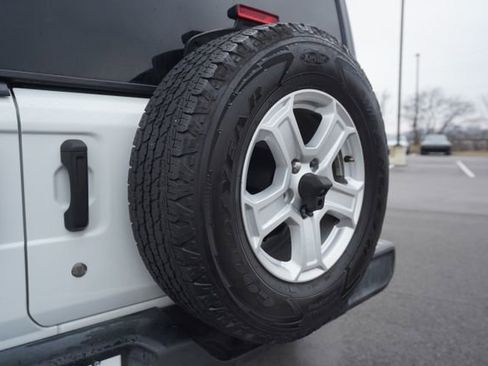 Used 2019 Jeep Wrangler Sport S image 36