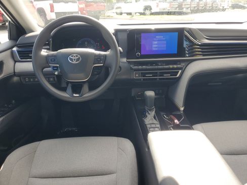 Used 2025 Toyota Camry LE image 10
