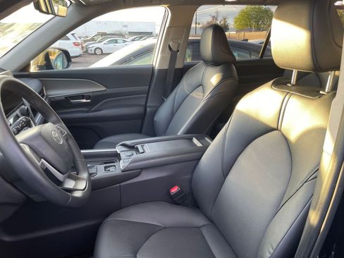 Used 2025 Toyota Grand Highlander FWD image 38