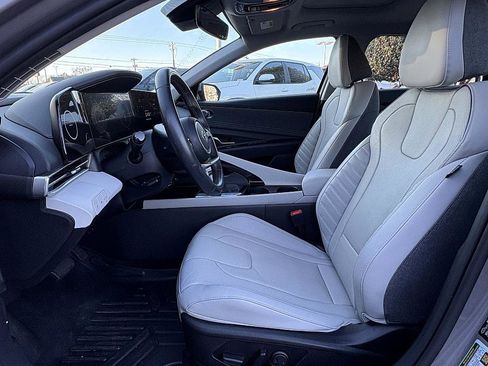 Used 2023 Hyundai Elantra Limited image 9