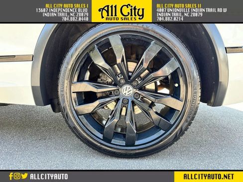 Used 2021 Volkswagen Tiguan SE image 37