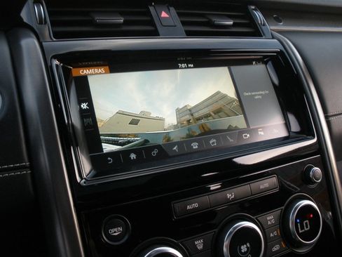 Used 2018 Land Rover Discovery HSE image 40