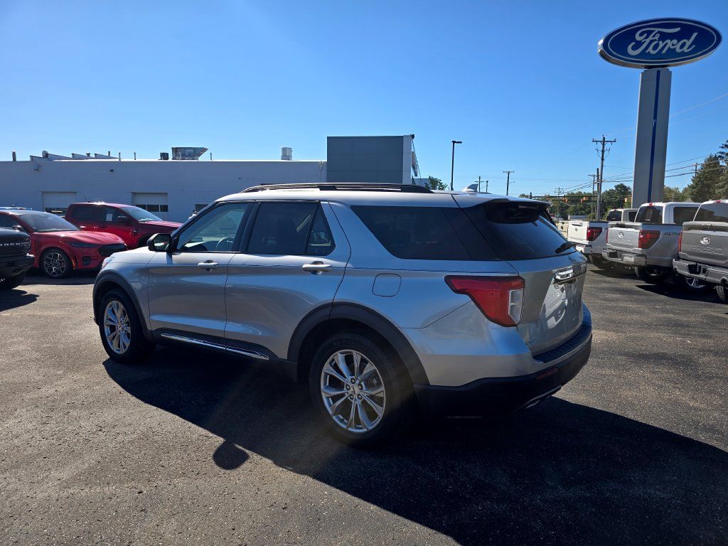 Certified 2020 Ford Explorer XLT w/ Equipment Group 202A AWD/4WD image 3