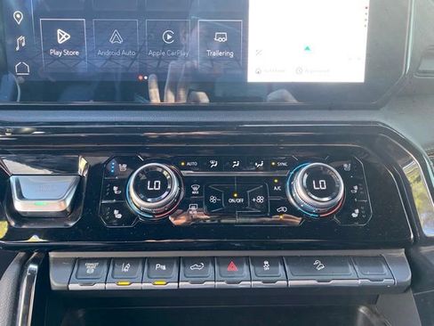 Used 2024 GMC Sierra 2500 AT4 w/ AT4 Preferred Package AWD/4WD image 26