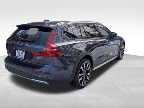 Certified 2025 Volvo V60 B5 Cross Country Ultra image 7