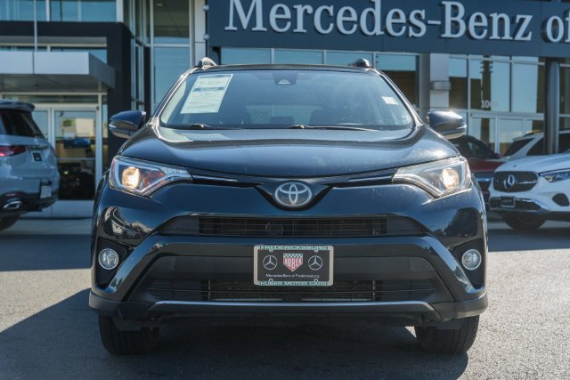Used 2018 Toyota RAV4 XLE AWD/4WD image 2
