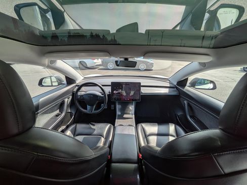 Used 2020 Tesla Model 3 Standard Range Plus RWD image 9