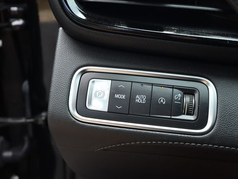 Used 2025 Buick Enclave Avenir w/ Super Cruise Package FWD image 34