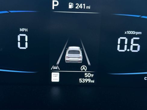 Used 2025 Hyundai Elantra SE image 21