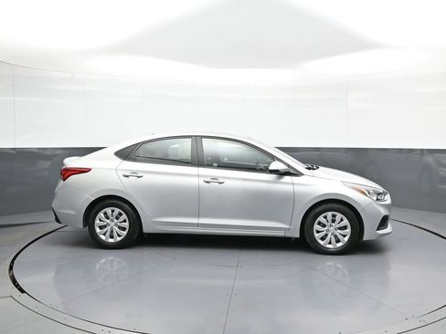 Certified 2021 Hyundai Accent SE FWD image 5