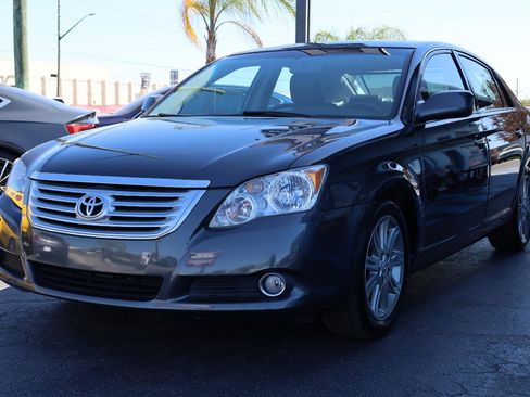 Used 2010 Toyota Avalon Limited image 2