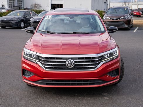 Used 2022 Volkswagen Passat 2.0T image 2