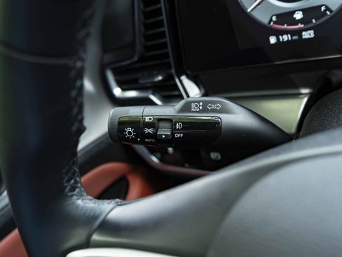 Used 2025 Kia Sportage SX image 23