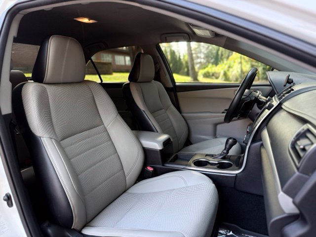 Used 2016 Toyota Camry SE FWD image 14