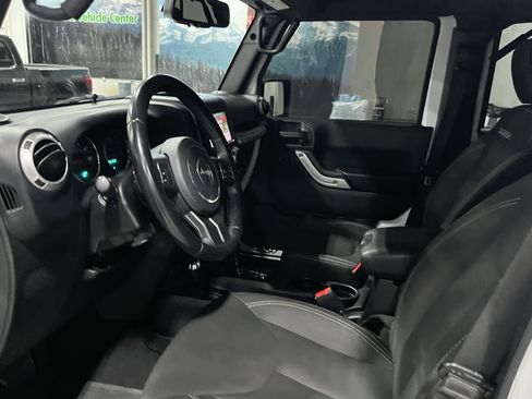 Used 2018 Jeep Wrangler Unlimited Sahara image 11
