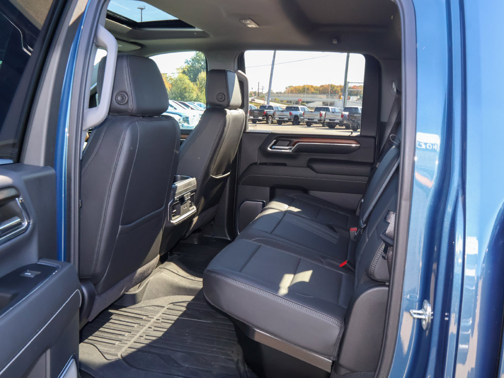 Used 2024 GMC Sierra 2500 Denali w/ Denali Reserve Package AWD/4WD image 13
