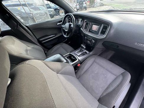 Used 2017 Dodge Charger SE image 23