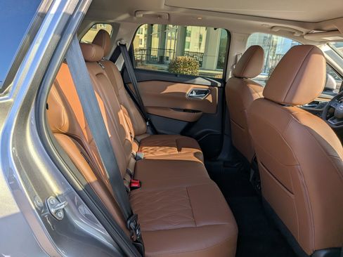 Used 2025 Nissan Rogue Platinum w/ Platinum Premium Package image 31