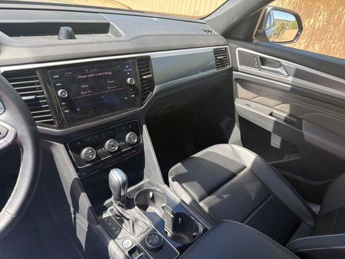 Used 2022 Volkswagen Atlas Cross Sport SEL image 17