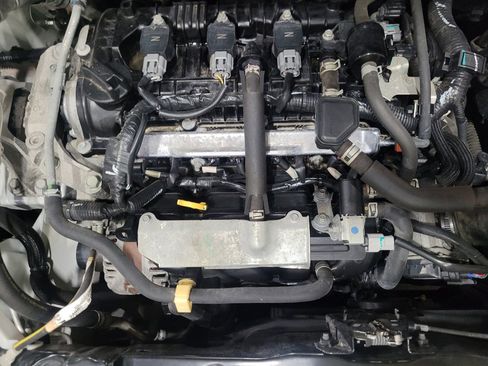 Used 2021 Nissan Versa SV FWD image 30
