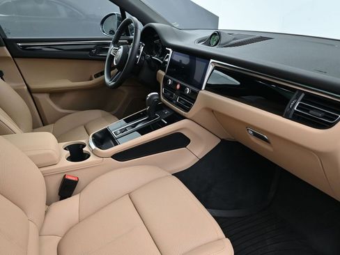 Used 2026 Porsche Macan image 14