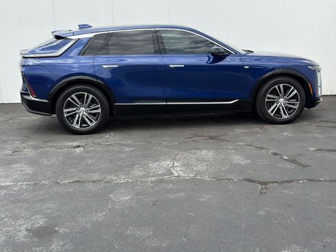Certified 2024 Cadillac Lyriq Luxury AWD/4WD image 7