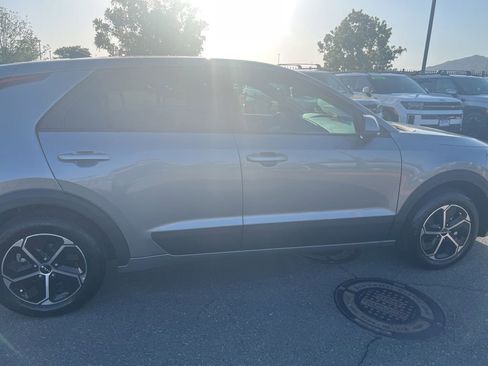 Used 2025 Kia Niro LX FWD image 8