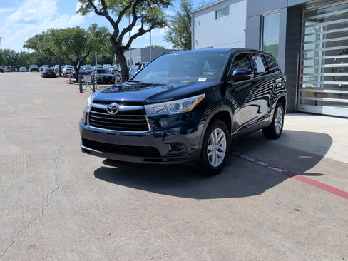 Used 2015 Toyota Highlander LE FWD image 5