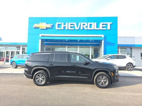 Used 2026 Chevrolet Traverse LT AWD/4WD image 2