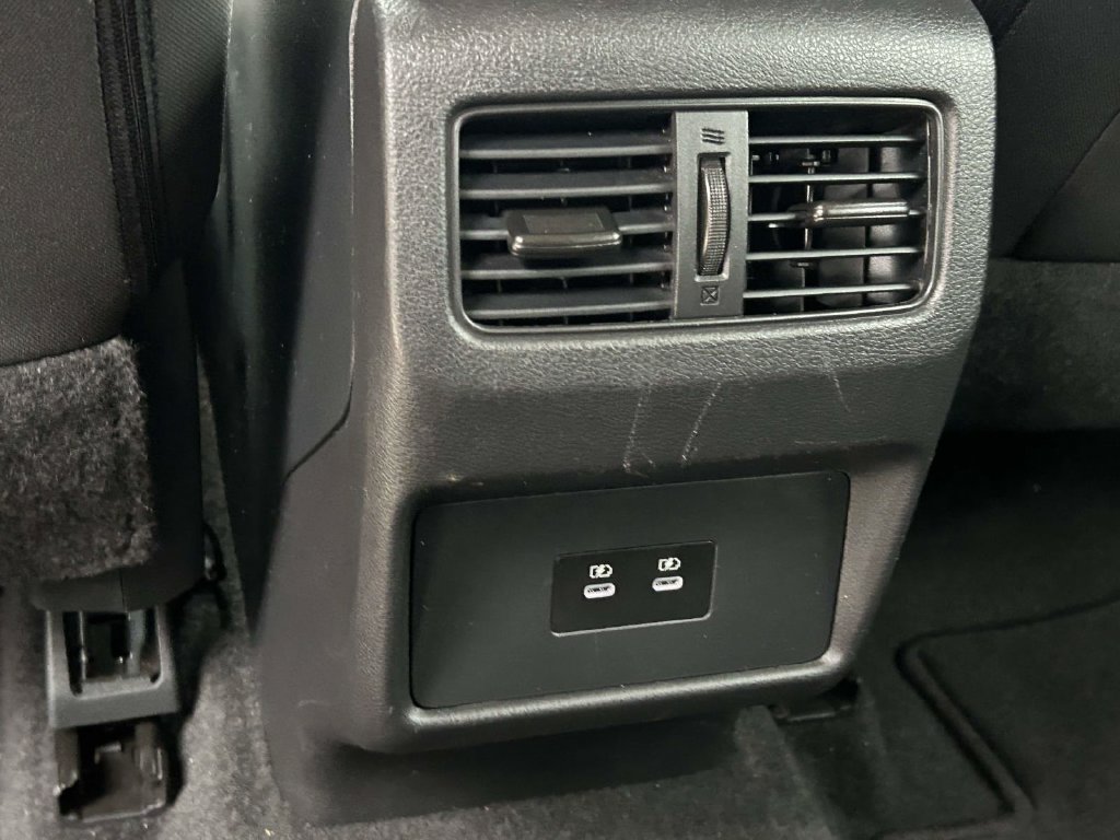 Used 2025 Nissan Rogue SV AWD/4WD image 10
