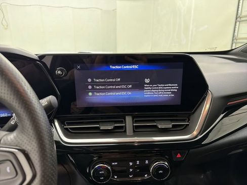 Certified 2024 Chevrolet Trax RS w/ Sunroof Package image 27