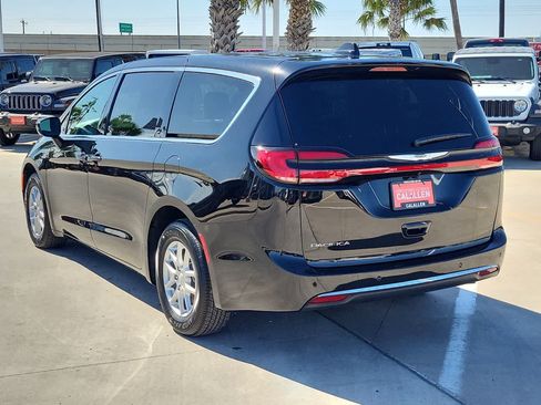 New 2026 Chrysler Pacifica Select FWD image 12