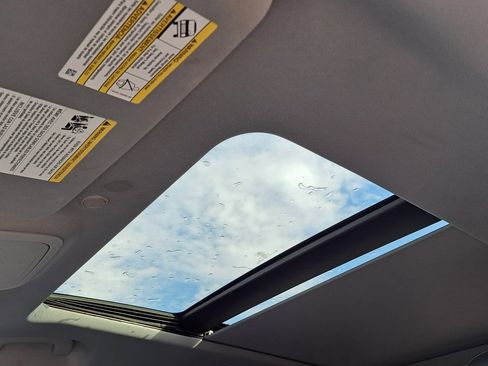 Used 2022 Ford Explorer XLT w/ Equipment Group 202A image 24