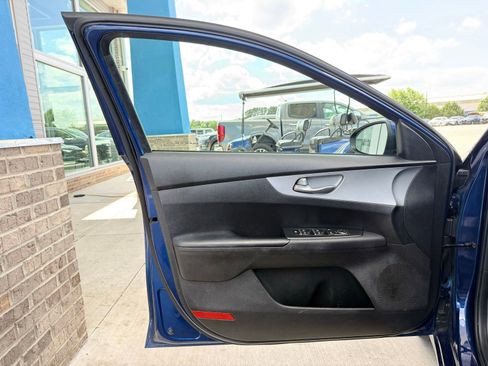Used 2022 Kia Forte LXS FWD image 13