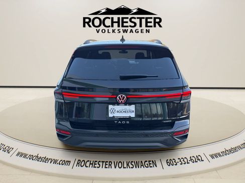 Used 2026 Volkswagen Taos SE AWD/4WD image 7
