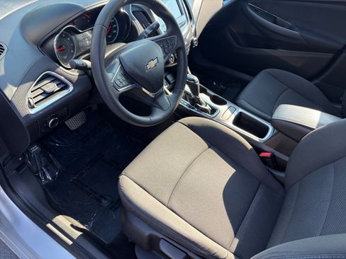 Used 2016 Chevrolet Cruze LT FWD image 10