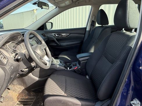 Used 2018 Nissan Rogue S image 4