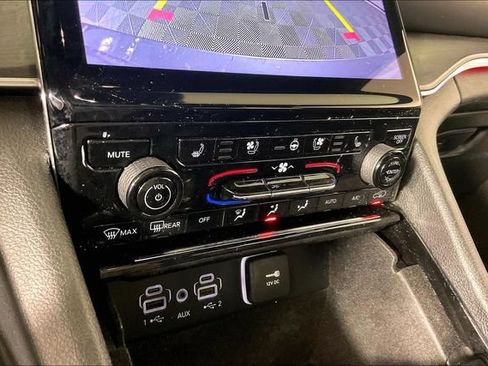Used 2023 Jeep Grand Cherokee L Overland AWD/4WD image 13