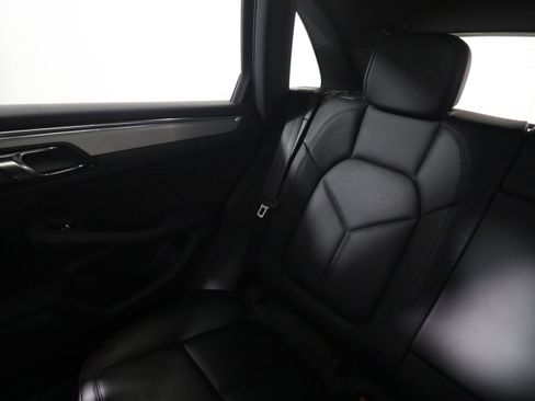 Certified 2025 Porsche Macan image 15