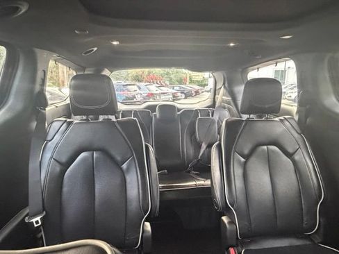 Used 2022 Chrysler Pacifica Limited w/ S Appearance Package FWD image 16