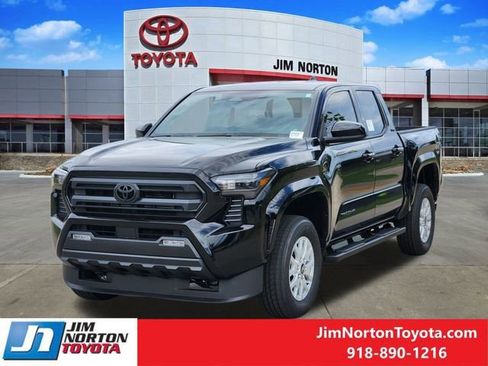 Used 2025 Toyota Tacoma SR5 image 2