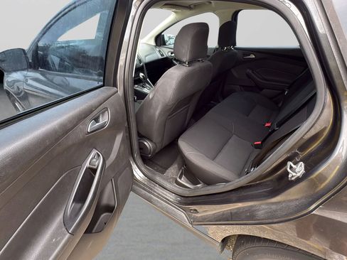 Used 2016 Ford Focus SE FWD image 18