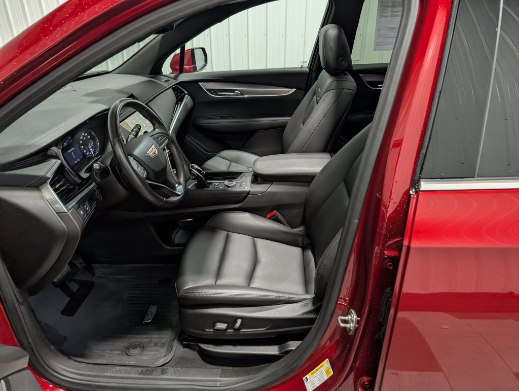 Used 2024 Cadillac XT6 Luxury w/ LPO, Floor Liner Package AWD/4WD image 17