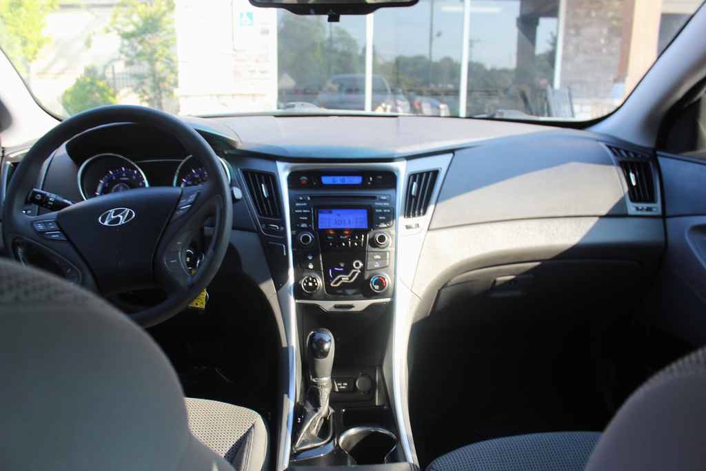 Used 2012 Hyundai Sonata GLS FWD image 25