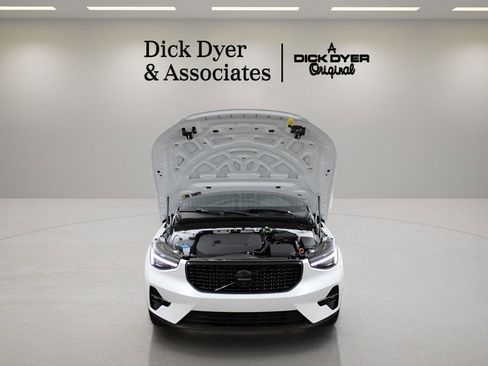 New 2026 Volvo XC40 B5 Ultra w/ Protection Package Premier image 39